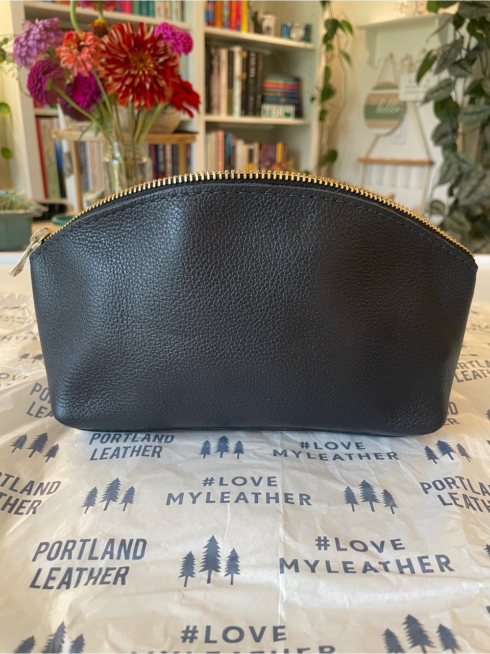 NEW* Portland Leather Black Pebbled Leather Cosmetic Pouch - Picture 2 of 5